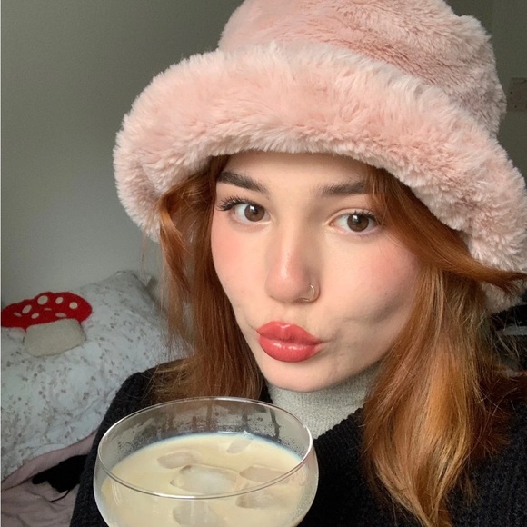 Meet your Posher, Kristen - Picture 1 of 1